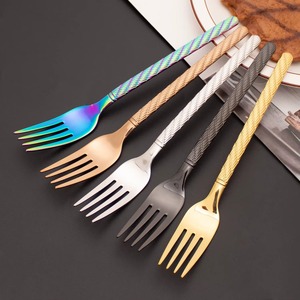 Ensemble de fourchettes élégantes et uniques de qualité supérieure avec manche martelé et revêtement PVD pour événements - Product Image 6