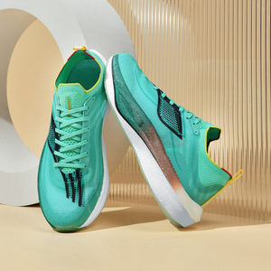 Nouvelles chaussures de sport légères et respirantes pour hommes, femmes et jeunes, chaussures de course à semelle en carbone, antidérapantes et résistantes à l'usure - Product Image 4