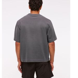 เสื้อยืดโอเวอร์ไซส์สีเทาชาร์โคลสำหรับผู้ชาย ผ้าฝ้ายพรีเมียม สไตล์มินิมอล สตรีทแวร์ ทรงหลวมทันสมัย เสื้อยืดพื้นฐานที่ต้องมี - Product Image 4