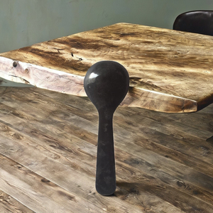 Cuchara de Servir Moderna Hecha a Mano de Cuerno de Búfalo Negro con Mango de Cuerno Bicolor, Acabado Pulido de Alto Brillo, Cuerno Natural Ecológico - Product Image 1