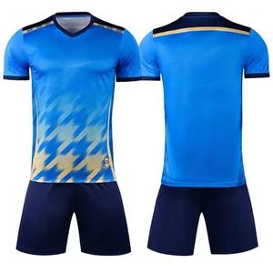 Conjuntos de fútbol sublimados en tela de poliéster de 140 a 180 GSM, resistentes a la decoloración, impresión con etiqueta privada, producción en grandes cantidades. - Product Image 3