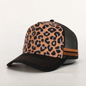 Gorra Trucker Unisex Negra de Malla, 6 Paneles, Ajustable con Cierre a Presión, Transpirable, con Ribete en Contraste, Informal, para Exteriores, Primavera/Verano - Product Image 4