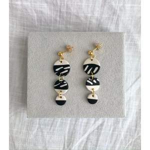 Boucles d'oreilles en résine faites à la main de luxe, matériau de qualité supérieure, accessoires de mode élégants pour les fêtes, style cristal, légères et confortables - Product Image 3