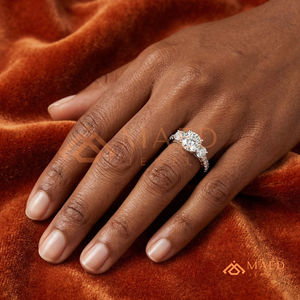 แหวนมอสซาไนต์สามเม็ด ทองคำขาวชุบทองคำชมพู 925 แบบสั่งทำพิเศษ ทรงกลมเจียระไนแบบไล่ระดับ สำหรับวันครบรอบแต่งงาน เครื่องประดับเจ้าสาว ขายส่ง - Product Image 4