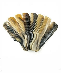 Peigne à cheveux artisanal en corne de buffle naturelle pour femmes, manche simple et lisse, personnalisable, antistatique, artisanat naturel - Product Image 2