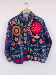 Veste bomber en velours Suzani faite à la main |   Vêtements bohèmes pour femmes, automne/hiver, réversibles, vintage, broderie florale faite à la main - Product Image 1
