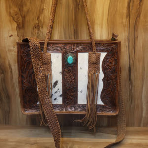 กระเป๋าถือหนังวัวแท้ลายแกะสลักด้วยมือ สีน้ำตาลอ่อน พร้อมกระเป๋าหนังลายสลัก - Product Image 1