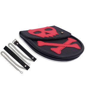 Sporran celtique traditionnel en cuir végétalien noir et rouge, motif Tête de mort et os croisés, accessoire pour tenue des Highlands - Product Image 2