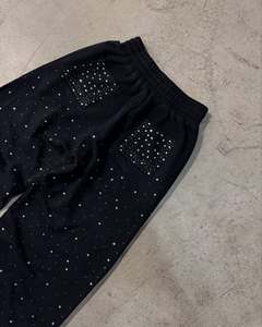 Pantalones de chándal anchos estilo jogger con lavado vintage y efecto desgastado por el sol, personalizados con estampado completo y pedrería para hombre. - Product Image 4