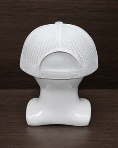 Casquette Trucker en Maille Blanche Réglable avec Logo Personnalisé sur le Panneau Arrière pour la Pêche et les Activités de Plein Air, Visière Plate Unisexe, Marque Personnalisée - Product Image 1