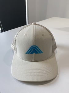 หมวกแก๊ปทรง Trucker ตาข่าย 6 แผง แบบ Snapback สำหรับทุกเพศ พิมพ์โลโก้ตามสั่งจากโรงงานโดยตรง คุณภาพสูง ผลิตจากโพลีเอสเตอร์/คอตตอน ปรับขนาดได้ - Product Image 2