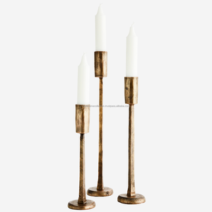 Candelabros sólidos decorativos Diseño de pilar para mesa Suministros de Iglesia Celebración de Año Nuevo Candelabros Diseño OEM - Product Image 2