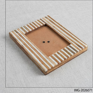 Cadre photo en bois rectangulaire vertical fait main avec motif en résine chevron, décoration créative pour table - Product Image 6