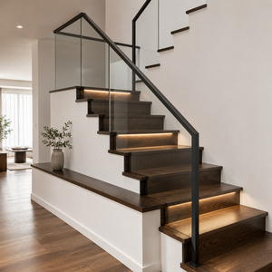 Escalier flottant moderne en bois avec balustrade en verre transparent pour les intérieurs de villas et d'hôtels de luxe, doté d'escaliers en chêne clair. - Product Image 3