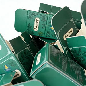 Caja Rectangular Plegable de Cartón Negro con Logotipo Personalizado de Alta Gama, Cierre Magnético Impermeable para Productos de Cuidado de la Piel, Cosméticos y Aceites Esenciales - Product Image 5