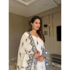 ชุดอนาร์กาลีผ้าจอร์เจตต์ปักลายสีขาว รุ่น UC-341 - Product Image 2