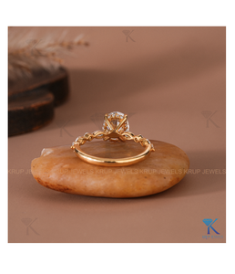 Anillo de Compromiso Ovalado de Diamantes de 14K, Anillo de Oro de 14K Brillante y Moderno, Joyería Nupcial Minimalista y Elegante, Regalo para Mujer - Product Image 4