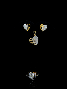 ชุดเครื่องประดับเพชรรูปหัวใจสองสีทองคำ 9K ประกอบด้วยจี้ ต่างหู และแหวน ประกายระยิบระยับตลอดกาล ชุดเครื่องประดับรูปหัวใจสัญลักษณ์แห่งความรักบริสุทธิ์ - Product Image 1