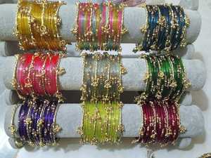 Pulseras de cristal con diseño de gotas de lluvia de Uttar Pradesh con juego de ghungroo y chudi, regalo de moda para mujer - Product Image 4