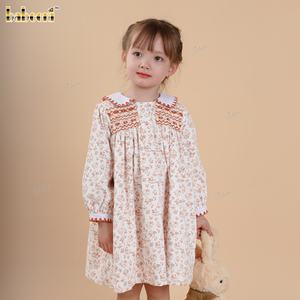 Robe pour enfants en coton 100% à fleurs smockées à la main, couleur sépia rose, automne - ODM DR4497 - Product Image 4