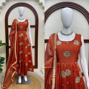 Conjunto de vestido Anarkali bordado con lentejuelas de hilo de seda Karishma con pantalón elástico de microalgodón y dupatta de seda Krishnam IGX 6071 - Product Image 3