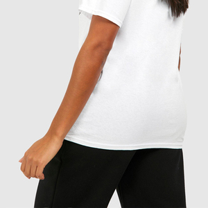 Camiseta Gráfica Blanca Personalizada para Mujer con Estampado de Lazo de Encaje Negro, Manga Corta, Cuello Redondo, Estilo Casual, Fabricante Mayorista - Product Image 5