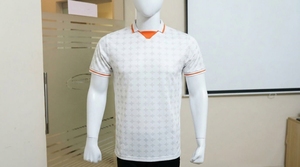 Chemise à manches courtes pour homme, col en V, motif à pois rouges, coupe classique, toutes saisons, 100% polyester, séchage rapide, impression par sublimation - Product Image 2