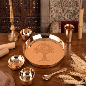 Elegante juego de platos Kansa de bronce con plato redondo, tres tazones pequeños, vaso liso y cuchara a juego, a precios de mayorista. - Product Image 2