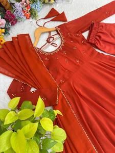 Vestido Anarkali de Georgette Pesado para Mujer con Bordado a Mano de Espejo, Manga Larga, Falda con Vuelo y Dupatta con Borde Chamosa en Cuatro Lados, Sin Arrugas - Product Image 5