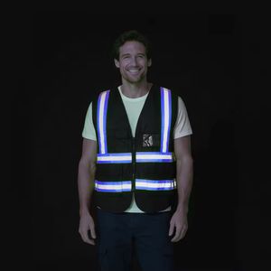 Chaleco de Seguridad Reflectante de Alta Visibilidad de Nuevo Material, Color Rosa, con 5 Bolsillos, Personalizable con Logotipo Impreso - Product Image 3