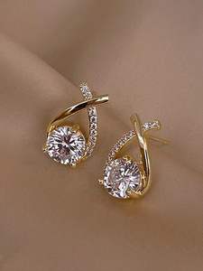 Boucles d'oreilles pendantes en or avec diamants – Solitaire rond brillant avec accent pavé – Bijoux raffinés élégants pour femme, à porter au quotidien - Product Image 3