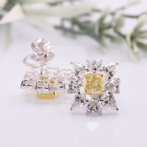 Boucles d'oreilles clous de luxe en or blanc avec diamants de laboratoire jaunes taille poire et cœur blanc, halo floral en grappe, boucles d'oreilles fines - Product Image 2