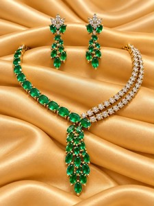 Elegante y Deslumbrante Juego de Collar y Aretes de Moissanita con Acabado en Oro de 18K para Mujer, Ideal para Aniversario, Boda o Compromiso - Product Image 4