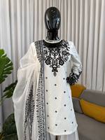 Ensemble de robes Salwar en crêpe naturel avec broderies élégantes en fils et sequins pour les acheteurs internationaux