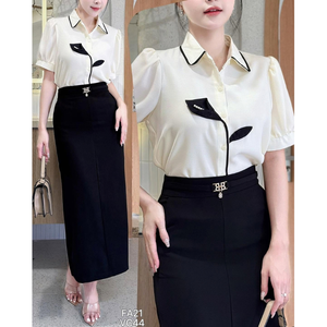 Chemisier à manches courtes pour femme, best-seller, avec applique lys noir, haut uni décontracté pour le bureau - Product Image 1