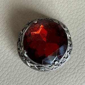 Broche Tradicional Antiguo Escocés en Tono Plateado con Bronce y Cristal de Citrino para Kilt, Fajas y Sombreros - Product Image 4