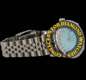 Montre de luxe unisexe au meilleur prix avec cadran bleu ciel au design personnalisé, lunette et diamants Moissanite, bracelet en acier inoxydable, tendance et élégante - Product Image 5