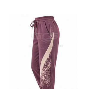 Ensemble de sweats à capuche courts personnalisés pour femmes, tenue deux pièces avec tissu doux, coupe décontractée et design élégant pour tous les jours - Product Image 4