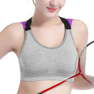 Sujetador deportivo rosa con cuello redondo, soporte medio, transpirable, top de yoga, diseño sin costuras, color sólido, de Run Apparel - Product Image 2