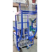 Machine d'emballage compacte semi-automatique de type seau pour le remplissage de sachets avec des pièces de contact en acier inoxydable