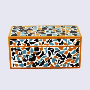 Caja de almacenamiento rectangular de madera con patrón de mosaico geométrico negro, naranja y azul, organizador de joyas 0-1L - Product Image 1