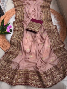 Sari en Georgette à Bordure Brodée de Paillettes de Designer avec Broderie de Paillettes sur la Bordure, Blouse Non Cousue en Soie Brute - Product Image 3