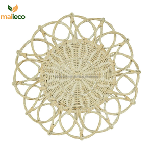 แผ่นรองจานหวายไม้ไผ่สานด้วยมือสำหรับตกแต่งในงานแต่งงานและครอบครัวดีไซน์คลาสสิกลายดอกไม้หรูหรา - Product Image 4