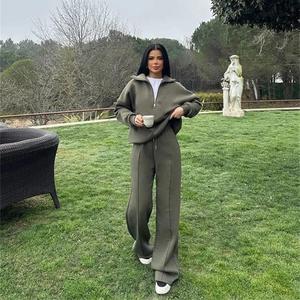 Conjunto de chándal de invierno personalizado para mujer, informal, de 2 piezas: pantalón de chándal de pierna ancha y sudadera con media cremallera - Product Image 5