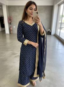 Traje plazzo de georgette azul marino con detalle de encaje con estampado digital, cuello en V, talla única, pantalón y dupatta con borde de encaje, ideal para festivales. - Product Image 2