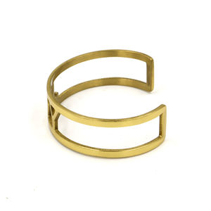 กำไลข้อมือทองเหลืองทำมือ JOY - กำไลเปิดสีทองพร้อมรูปหัวใจ - ของขวัญเครื่องประดับมินิมอลสำหรับผู้หญิง - สายปรับขนาดได้ - Product Image 4