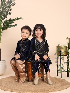 Ensemble kurta et pyjama pour garçons Titrit, en velours doux et orné, tenue ethnique de luxe pour enfants, idéale pour les fêtes et les mariages. - Product Image 2