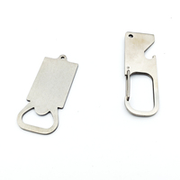 Porte-clés mousqueton vierge personnalisable avec décapsuleur et ouvre-bouteille carré en métal plat, gravable, cadeau promotionnel