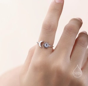 แหวนเงินแท้ประดับมูนสโตนรูปพระจันทร์และพระอาทิตย์ แหวนวงเปิด แหวนซ้อนกันได้ แหวนมูนสโตนจำลอง - Product Image 3