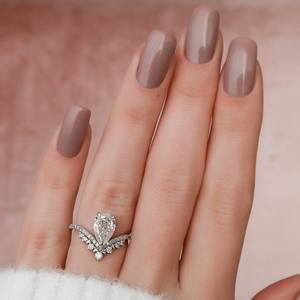 Bague de fiançailles classique Art Déco en or blanc 14 carats avec moissanite taille poire, anneau en V et couronne, style vintage, cadeau idéal - Product Image 6